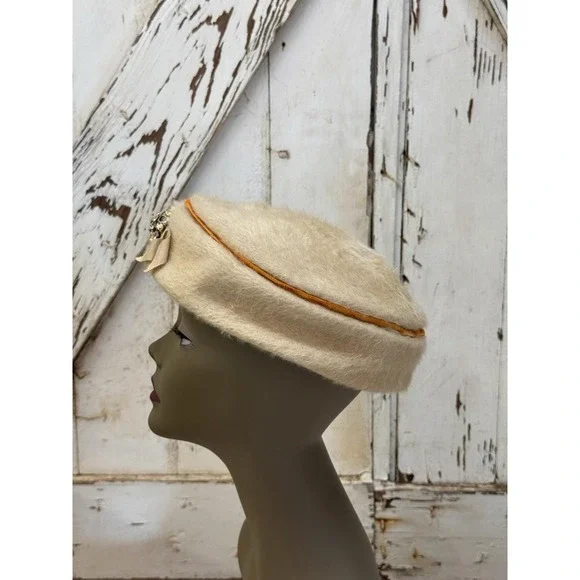Vintage Lee Bury of Dallas Wool Felt Hat Cream with Rhinestone Brooch Ribbon - Picture 2 of 6